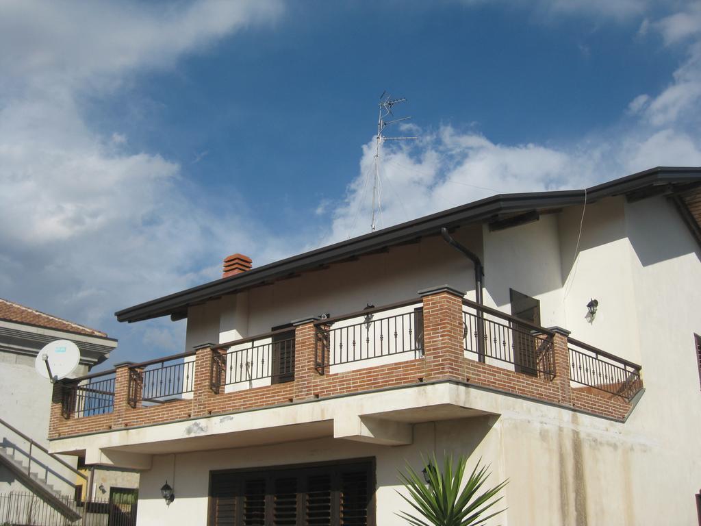 Villa Nina Трекастани Екстериор снимка