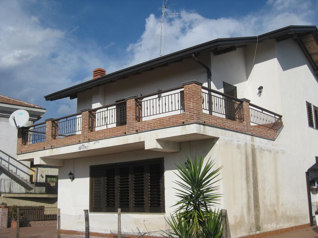 Villa Nina Трекастани Екстериор снимка